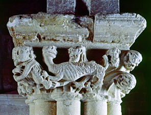 Dolianova (Cagliari), Chiesa di San Pantaleo, interno: particolare di uno dei capitelli Dolianova (Cagliari), Chiesa di San Pantaleo, interno: particolare di uno dei capitelli
